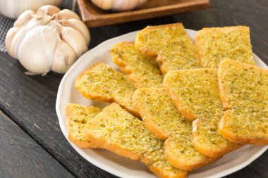 Çıtır çıtır ekmek sarımsak