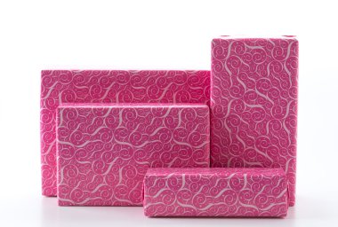 Beyaz arkaplanda hediye kutusu