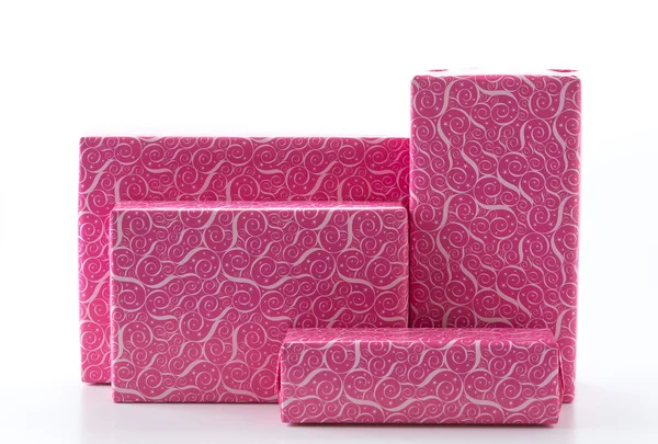 Beyaz arkaplanda hediye kutusu