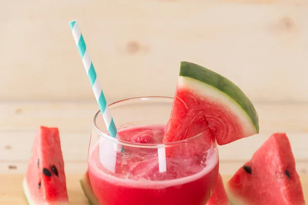 Smoothie de sandía sobre fondo de madera — Foto de Stock