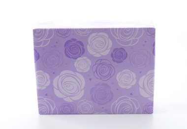 Beyaz arkaplanda hediye kutusu