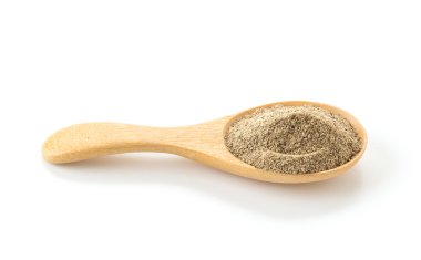 Ahşap kaşıkta biber tozu