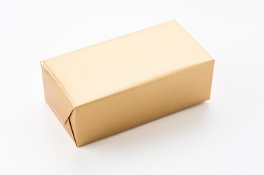 Beyaz arkaplanda hediye kutusu