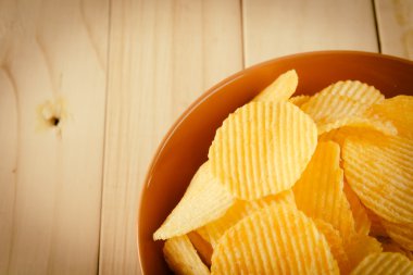 patates cipsi Wood - vintage film filtresi ile yumuşak odak