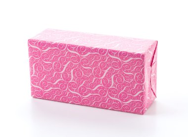 Beyaz arkaplanda hediye kutusu