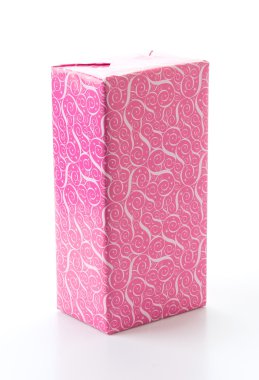 Beyaz arkaplanda hediye kutusu