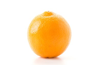 Beyaz arkaplanda taze turuncu