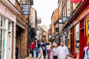 York, Uk - 3 Şubat 2019: Shambles pazarında küçük bir sokak, Diagon Alley 'den esinlenilen yer, Uk.