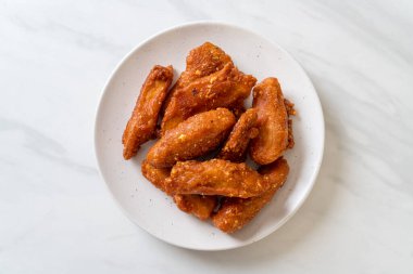 Kızarmış patates. Susamlı. Tayland usulü.