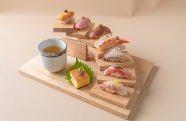 Omakase sushi premium set - Japon yemek tarzı