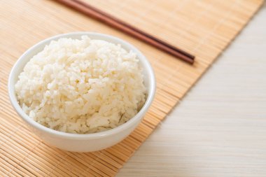 Tayland yaseminli beyaz pirinç kasesi.