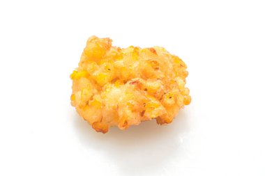 Kızarmış mısır beyaz arka planda izole - vejetaryen ve vejetaryen yemek tarzı