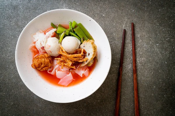 Yen Four Fideos Estilo Tailandés Con Surtido Tofu Bola Pescado — Foto de Stock