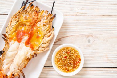 Izgara Taze Dev Nehir Karidesi Baharatlı Deniz Ürünleri Soslu