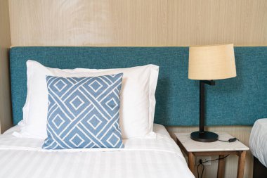 İç dekorasyon odasındaki güzel yastık.