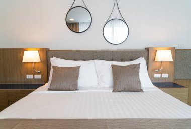 İç dekorasyon odasındaki güzel yastık.