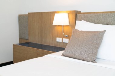 İç dekorasyon odasındaki güzel yastık.