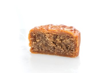 Çin ay çöreği tatlı fasulye aromalı beyaz arka planda izole