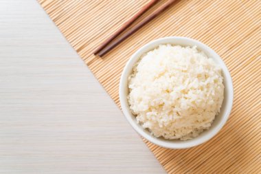 Tayland yaseminli beyaz pirinç kasesi.