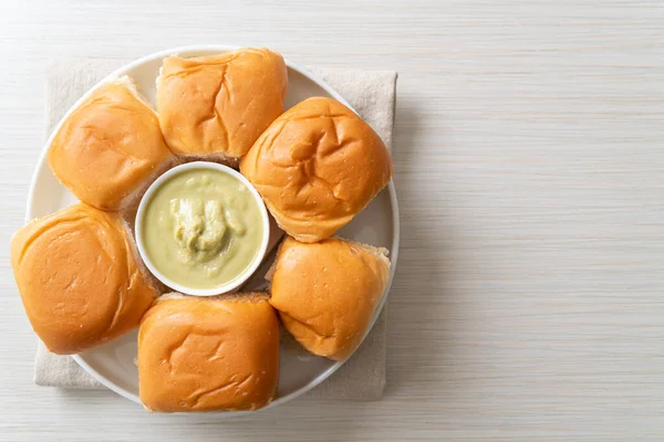 Pan Con Pandan Custard Tailandés Plato —  Fotos de Stock