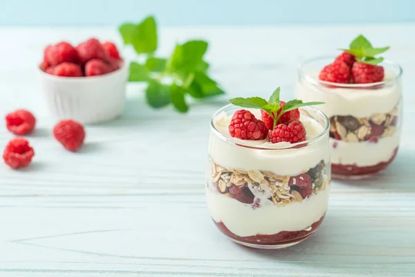 Verse Frambozen Yoghurt Met Granola Gezonde Voedingsstijl — Stockfoto