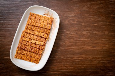 tabakta kalamar deniz ürünleri atıştırması