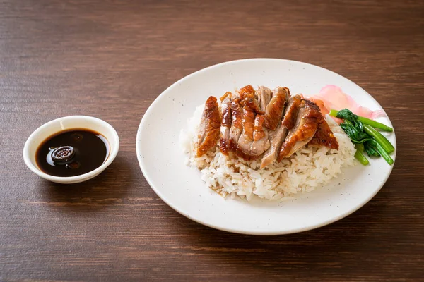 Barbekyu Panggang Bebek Pada Nasi — Stok Foto