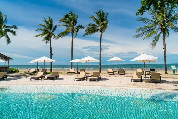 Beach Chair Swimming Pool Hotel Resort Sea Beach Background Holiday — Stock Photo, Image