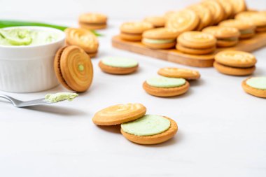 Pandanlı kurabiye ve sütlü krema