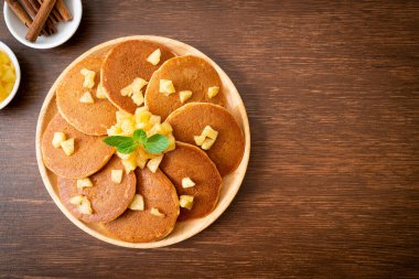 Elmalı krep ya da tarçın tozlu elmalı krep.