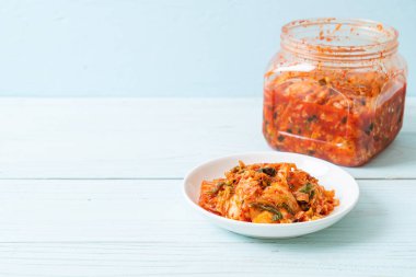 Tabakta kimçi lahanası - Kore geleneksel yemek tarzı