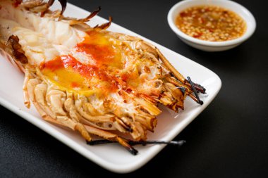 Izgara Taze Dev Nehir Karidesi Baharatlı Deniz Ürünleri Soslu