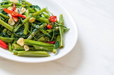 Karıştırılmış Çin Sabah Zaferi ya da Su Ispanağı - Asya usulü