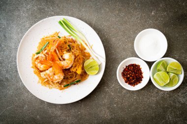 Vermicelli Pad Thai veya Tayland usulü karidesli kızartılmış vermicelli.