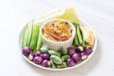 Yengeç ya da yengeç ile biber ezmesi ve hindistan cevizi sütü ve sebzeyle soya sosu - Asya Sağlıklı Yemek Stili