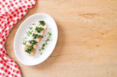 Ispanak ve peynirle doldurulmuş tavuk göğsü