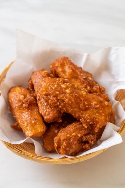 Kızarmış patates. Susamlı. Tayland usulü.