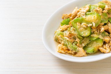 Yumurtayla Kızarmış Açı Kabağı Sağlıklı Yemek Stili