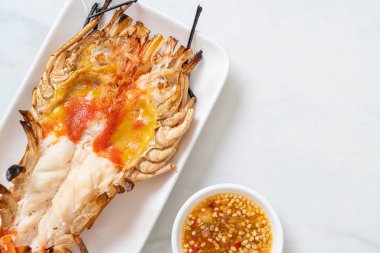 Izgara Taze Dev Nehir Karidesi Baharatlı Deniz Ürünleri Soslu