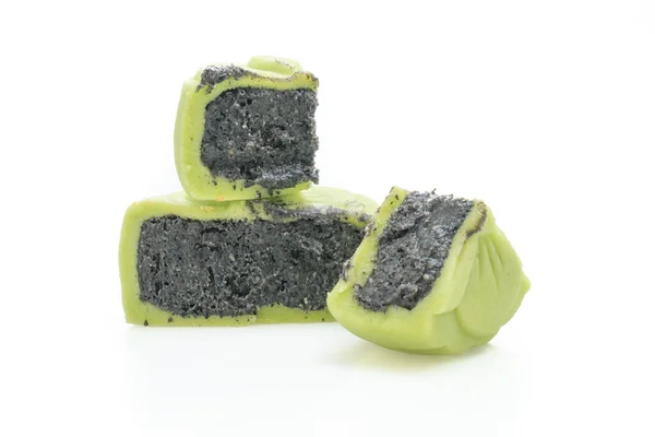 Chinese Maankoek Groene Thee Smaak Met Zwarte Sesam Geïsoleerd Witte — Stockfoto