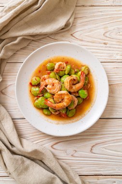 Karışık Kızarmış Fasulye ve Karides Tayland usulü