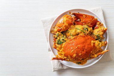 Köri tozuyla kızartılmış yengeç - Deniz ürünleri tarzı