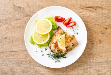 Izgara balık bifteği.