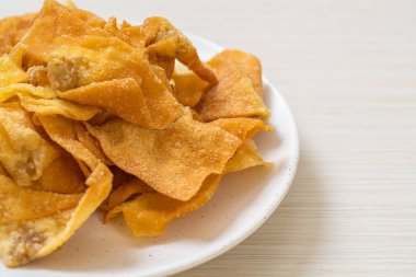 Kızarmış soslu domuz pastırması.