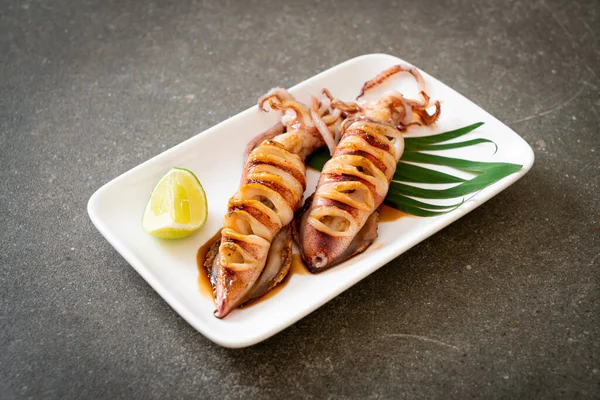 Calamari Grigliati Con Salsa Teriyaki Sul Piatto — Foto Stock