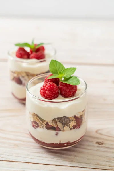 Verse Frambozen Yoghurt Met Granola Gezonde Voedingsstijl — Stockfoto