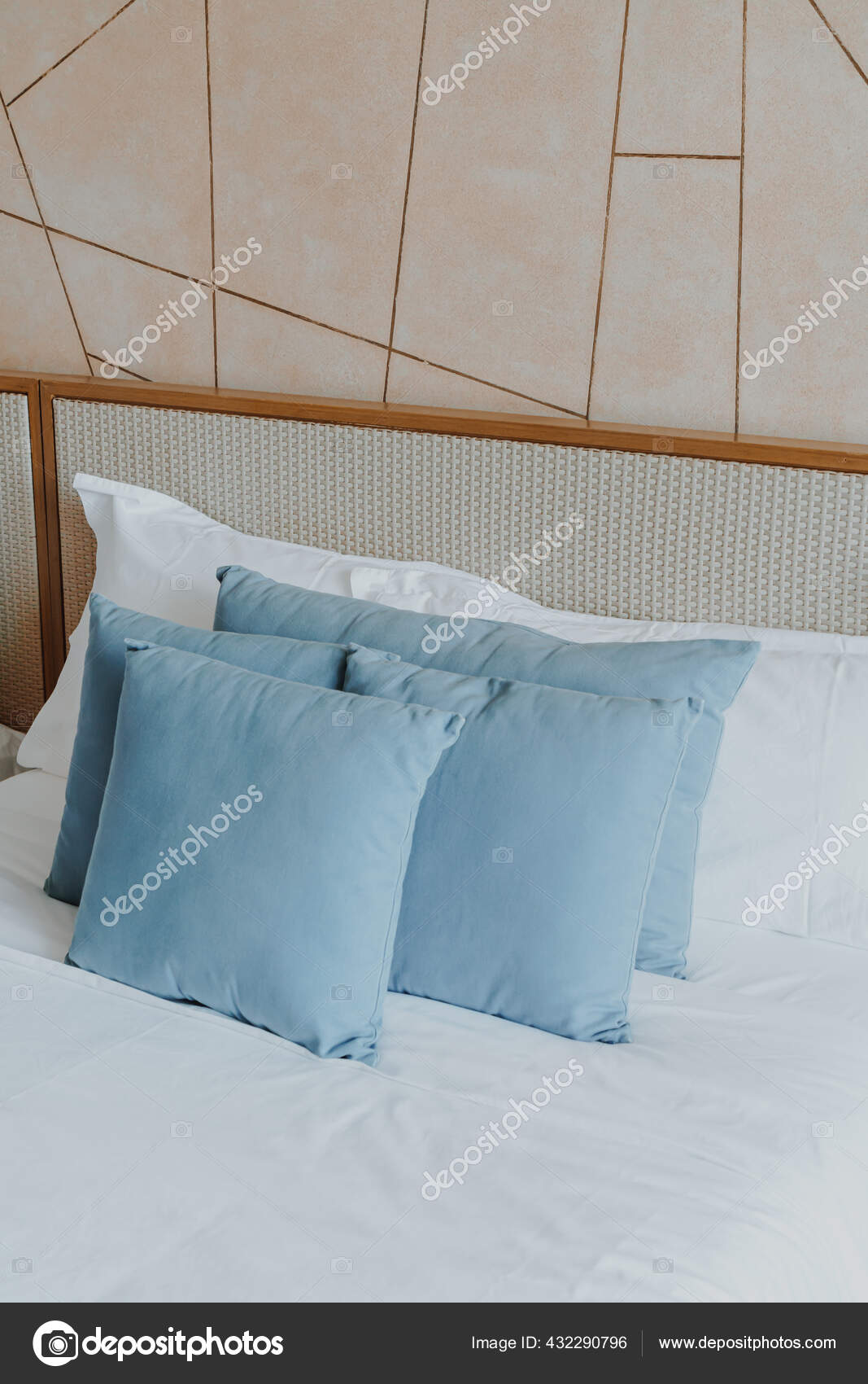 Yatak Odasının Içinde Güzel Rahat Bir Yastık Dekorasyonu — Stok Foto