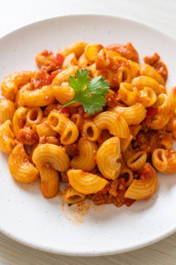 Domates soslu makarna ve kıymalı domuz eti, Amerikan usulü pirzola, Amerikan usulü gulaş.