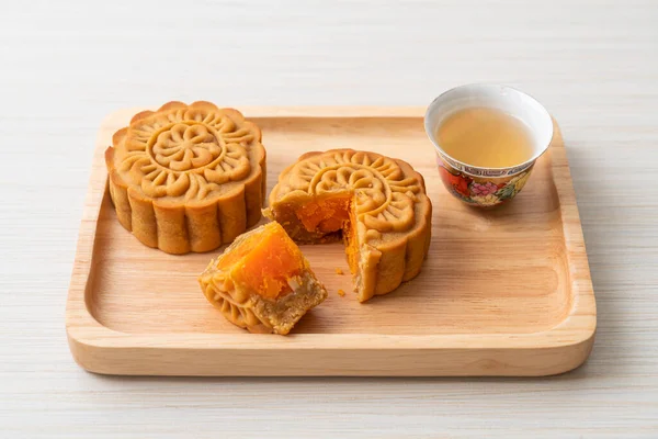 Chinese Moon Cake Durian Egg Yolk Flavour Tea Wood Plate — Stock Photo, Image