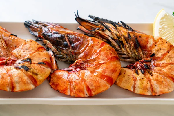 Grilled Tiger Prawns Shrimps Lemon Plate — Stock Photo, Image